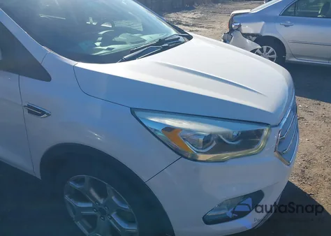 2017 Ford Escape Titanium из США, поврежденный, VIN 1FMCU0J94HUC78690